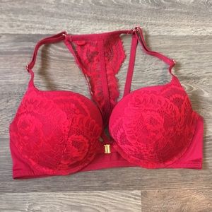 Red lacy push-up Bra